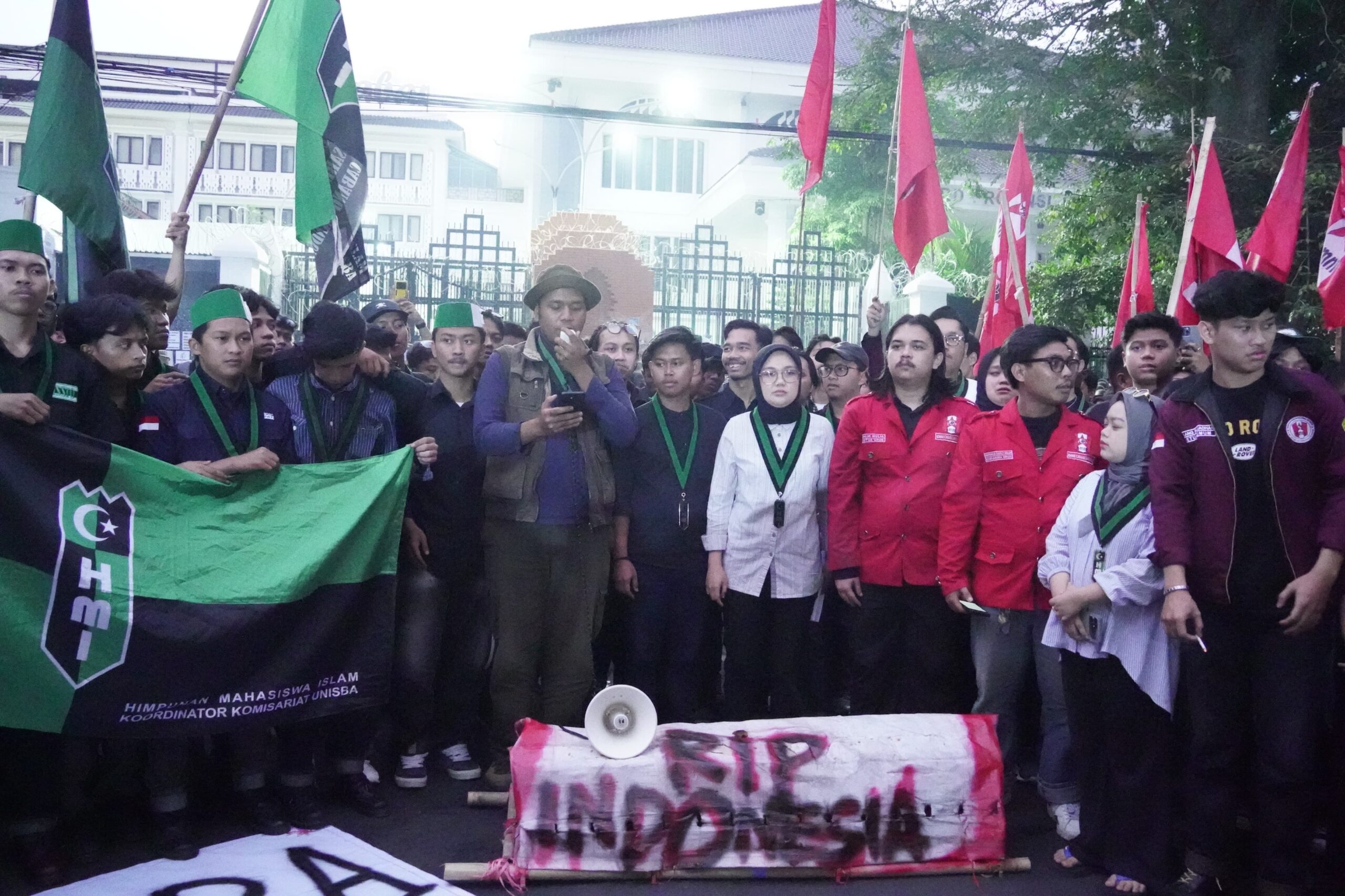 BADKO HMI Jabar Desak Evaluasi MBG dan Koperasi Merah Putih, Soroti Tekanan Ekonomi hingga Ancaman Demokrasi IMG-20260620-WA0002