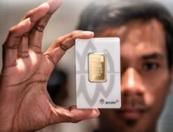 Harga Emas 100 Gram Hari Ini Turun, Berapa Modal Investasinya?